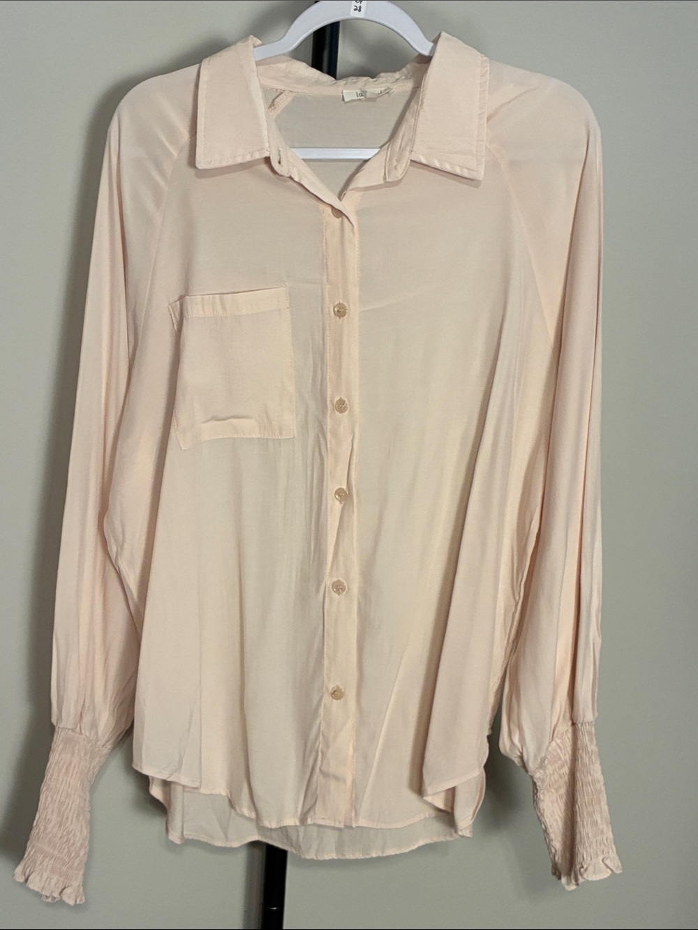 LA MIEL Button-Down Blouse in Soft Blush Relaxed Fit Rayon Blend Size Large